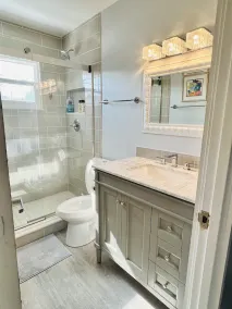 Walk to Beach! East of A1A Central beach. Newly renovated fully equipped. - Image 5