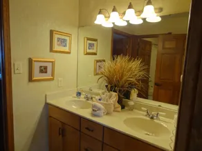 C14 - Two bedroom, two bath, log-sided, luxury Harbor North cottage overlooking Lake Ouachita - Image 4