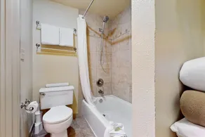 Lakefront loft studio with covered deck, views, pool, hot tub, & tennis courts - Image 3