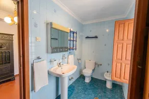 Stort familjehus med privat pool nära stranden - Image 4
