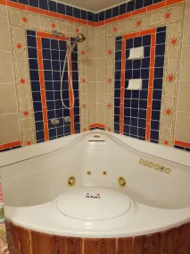 2 personer JACUZZI Mysig stuga (hela huset) - Image 2