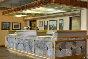 Comfort Meets Affordability, Free Parking, Outdoor Pool, Pets Allowed - Image 4