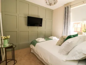 FONABY, romantic, luxury holiday cottage, with open fire in Caistor - Image 4