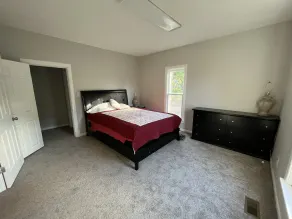 Cheerful 4 bedroom/2.5 bathroom home - Image 5