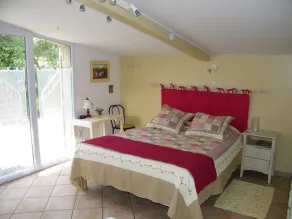 Gite pour 2 sous les chênes, accueil vélo et piscine - Image 3
