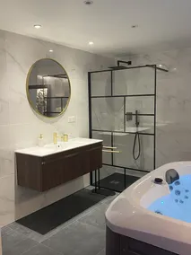 Suite with private jacuzzi in Corsica - Image 4