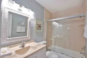 Charming 2BD/2BR with Big Water Views on the beach - Image 5