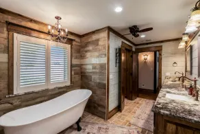 4 BR Farmhouse with Private Lake - Image 5