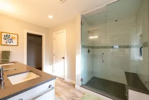Contemporary Farm House - Image 4