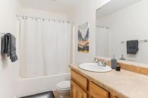 Family Home - Sandpointschweitzer - Image 3
