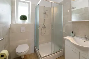 Villa Petar - 8 persons, 3 bedrooms, 2 bathrooms, pool - Image 4