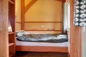 Daisy-a romantic logcabin hiding amongst the trees - Image 3
