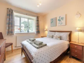 2 bedroom accommodation in Bridlington - Image 3