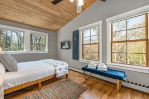 Charming Waterfront Cottage - Image 4