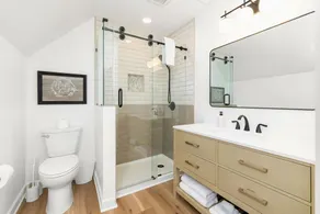 💥Luxury Waterfront Retreat Fully Renovated HotTub Kayaks  Paddle board Gameroom - Image 5