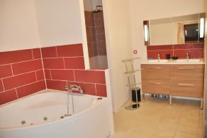 GITE BIEN ETRE DE GRANDE CAPACITE  15 PERS, PISCINE INTERIEURE CHAUFFEE A 29° - Image 3