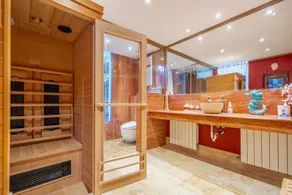 6-Suiten-Luxus-Villa in Madrid mit Oase, Pool, Spa, Fitness, Club und Concierge - Image 3