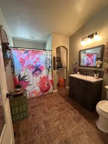 Cozy cottage with private backyard.  Fire pit, hot tub, bikes, and paddleboards - Image 3