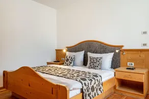 Holiday Apartment \"Schreiberhof Panorama\" with Mountain View, Shared Garden and Wi-Fi - Image 5