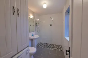 10minDriveCliffsOfMoher-Cozy2Br-Parking-WiFi - Image 2