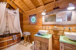 Holiday Treehouse \"Shere Khan\" with Shared Pool, 2 Private Terraces & Wi-Fi - Image 2