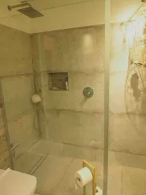 encantador dormitorio 3 Rustico en zona tranquila y soleada, con hermosa vista al lago - Image 4