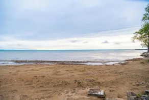 Beadle Island Bungalow - Private Beach Access - Image 5