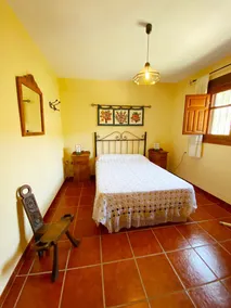 CHARMANDE VILLA i Coín (Málaga) på landsbygden med stor privat pool, trädgårdar, omgiven av träd på en 4000 m2 stor gård. - Image 3