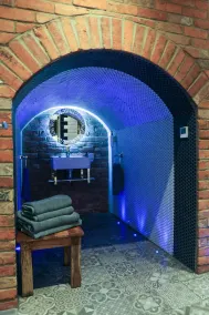 No.7 Bar, Kitchen And Rooms - Image 5