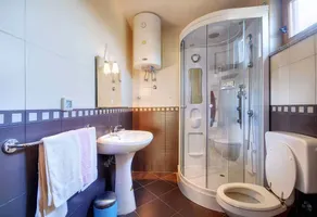 Villa with pool, sauna and fitness - Image 3