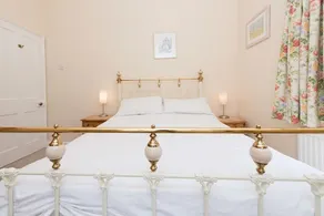 Sali's Orchard - 3 bedrooms, dog friendly, large garden parking - Image 2