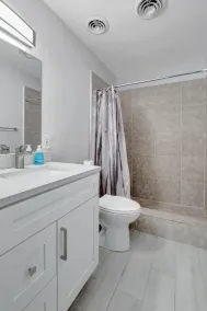 Gorgeous spacious  2bd 2bath sleeps 6 private yard, parking, gas grill, dogs ok - Image 4