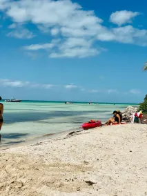 Islamorada Boaters Paradise with 70' Dock and private beach access.. - Image 4