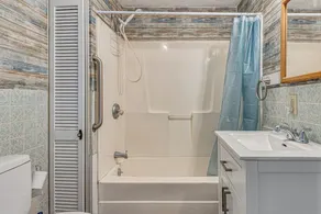 1 Mi to Park & Lake! Charming Retreat in Sullivan - Image 4