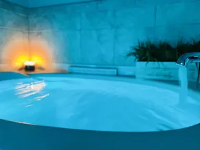 Varona's Paradise: Stunning New Luxury Home - Image 3