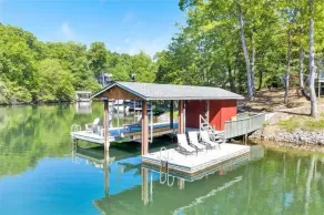 \"Evergreen\"<br>Hot Tub, Gratis Wifi & Kæledyr tilladt!  Great Getaway for enhver sæson! - Image 2