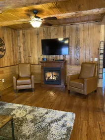 Experience the peaceful Wooded Retreat Cabin - 300 private acres -security gate  - Image 2