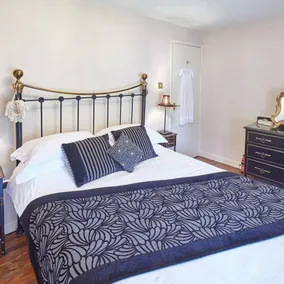Host & Stay - Honeysuckle Cottage - Image 4