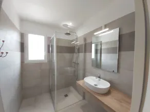 3 bedroom flat, heated pool, air conditioning, wifi, 1 min river, 7 min beach - Image 4