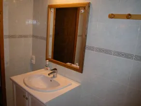 Charming Renovated House with Garden, Spa & Baby Gear, Near Park & Bakery - Image 3