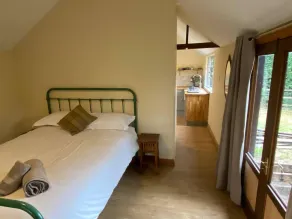 Atractiva cabaña ideal para familias con jardín y barbacoa - Image 3