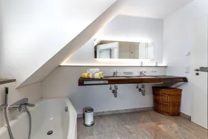 Lys oversvømmet duplex med balkon i forstaden til vinhovedstaden Würzburg - Image 3