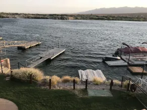 Bord de la rivière avec pelouse, jet ski dock et quai de bateau.  Vues et couchers de soleil! - Image 2