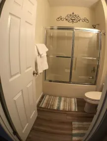 Guest suite in the woods with private entry - Image 3