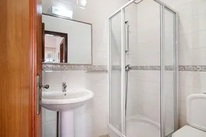 Holiday Home \"Villa Catarina\" with Pool & Wi-Fi - Image 3