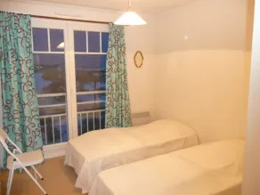 Seaside Apartment - Sunny Balcony, Private Garage, Pet-Friendly, Non-Smoking - Image 4