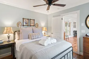 Classic Virginia Cottage, 10 min to UVA and Vineyards - Image 5