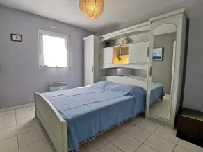 Tæt på stranden i ejendom med pool, 2 værelser - Image 4