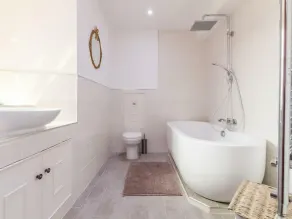 Renoviertes Pfarrhaus, Garten & Sauna, 9 Schlafzimmer, Haustiere Erlaubt - Image 2