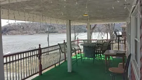 Spacious Riverfront Perch/Easy Access to St.Charles less than 1 Hr to St. Louis - Image 4